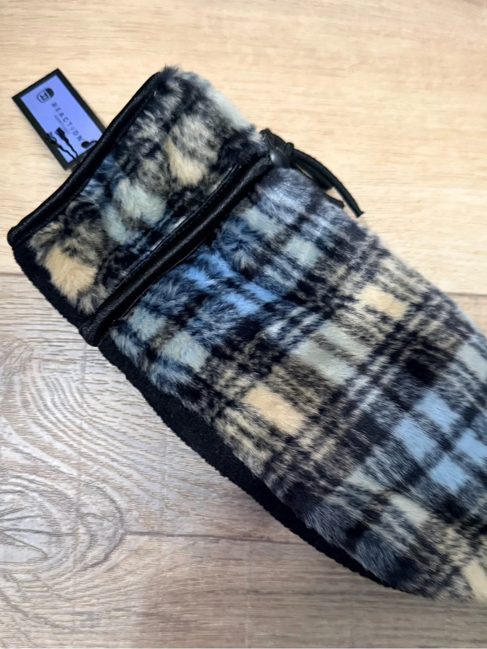 Kenneth Cole Reaction Plaid mittens NWT